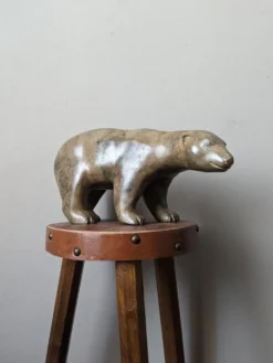 Sculpture animalière en bronze ours polaire de Pierre Chenet