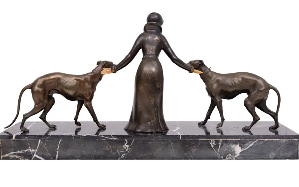 Sculpture Art Déco d'une femme avec des lévriers 1920/30 France