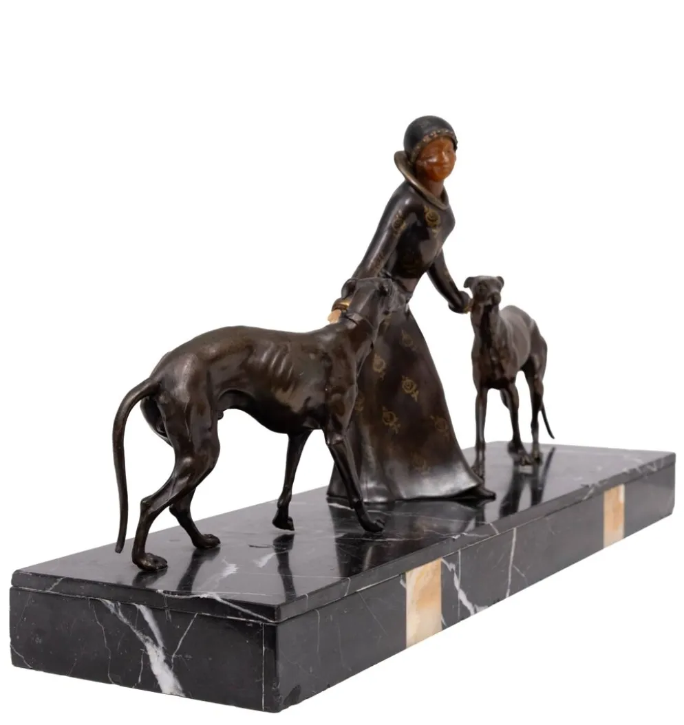 Sculpture Art Déco d'une femme avec des lévriers 1920/30 France