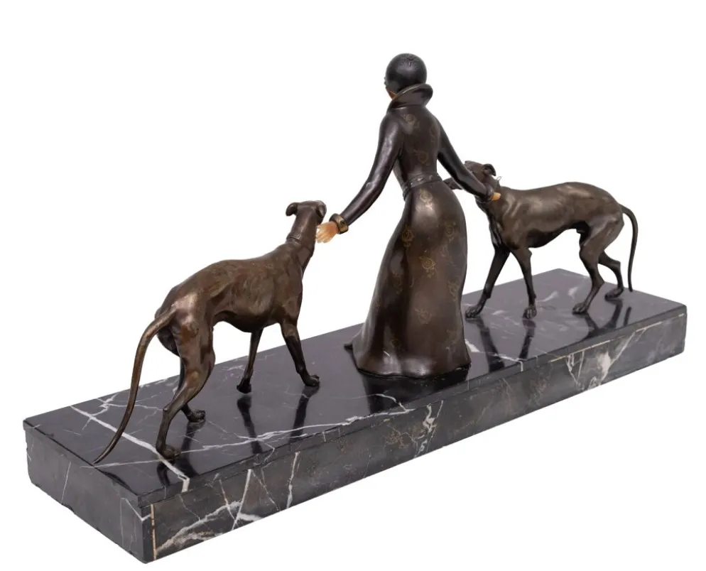 Sculpture Art Déco d'une femme avec des lévriers 1920/30 France