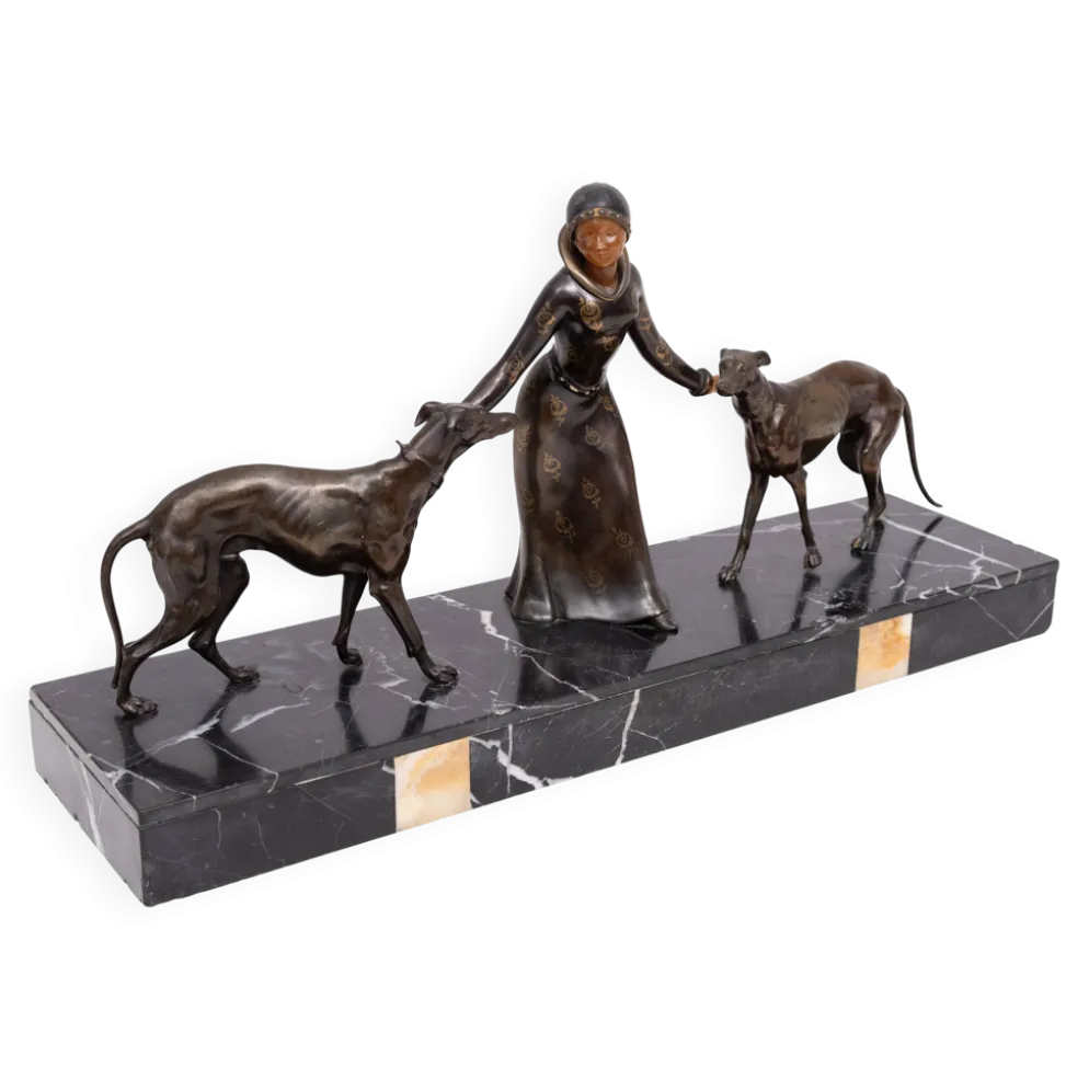 Sculpture Art Déco d'une femme avec des lévriers 1920/30 France