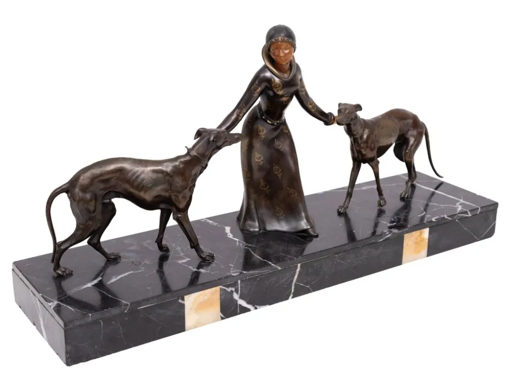 Sculpture Art Déco d'une femme avec des lévriers 1920/30 France