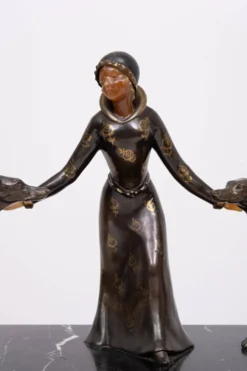 Sculpture Art Déco d'une femme avec des lévriers 1920/30 France