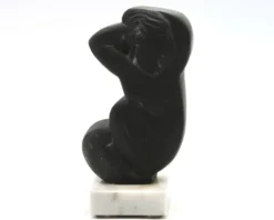 Sculpture d'après Amedeo Modigliani, femme nue signée A Crespelle