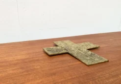 Sculpture de croix sakrale en métal brutaliste du milieu du siècle, années 1960