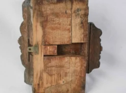 Sculpture de tête de lion en bois teinté