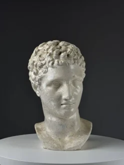 Sculpture de tête d'Hermès en plâtre