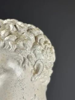 Sculpture de tête d'Hermès en plâtre