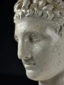 Sculpture de tête d'Hermès en plâtre