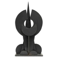 Sculpture en bois brutaliste noire
