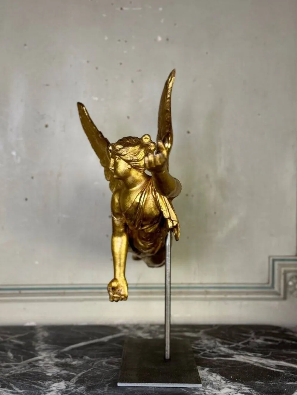 Sculpture en bois doré, ange drapé, Autriche vers 1800