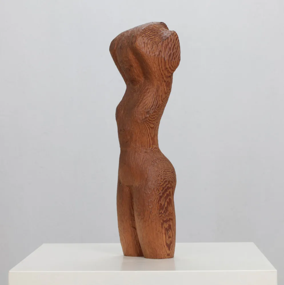 "Sculpture en bois sculpté à la main de torse de femme enchaînée, Pays-Bas, années 1970"