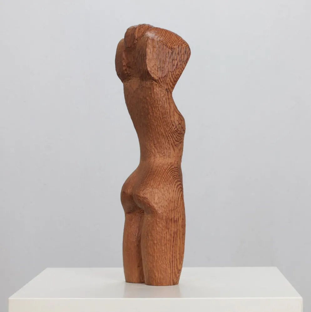 "Sculpture en bois sculpté à la main de torse de femme enchaînée, Pays-Bas, années 1970"