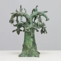 Sculpture en bronze patiné d'un arbre baobab avec des oiseaux, signée TM, années 1980.