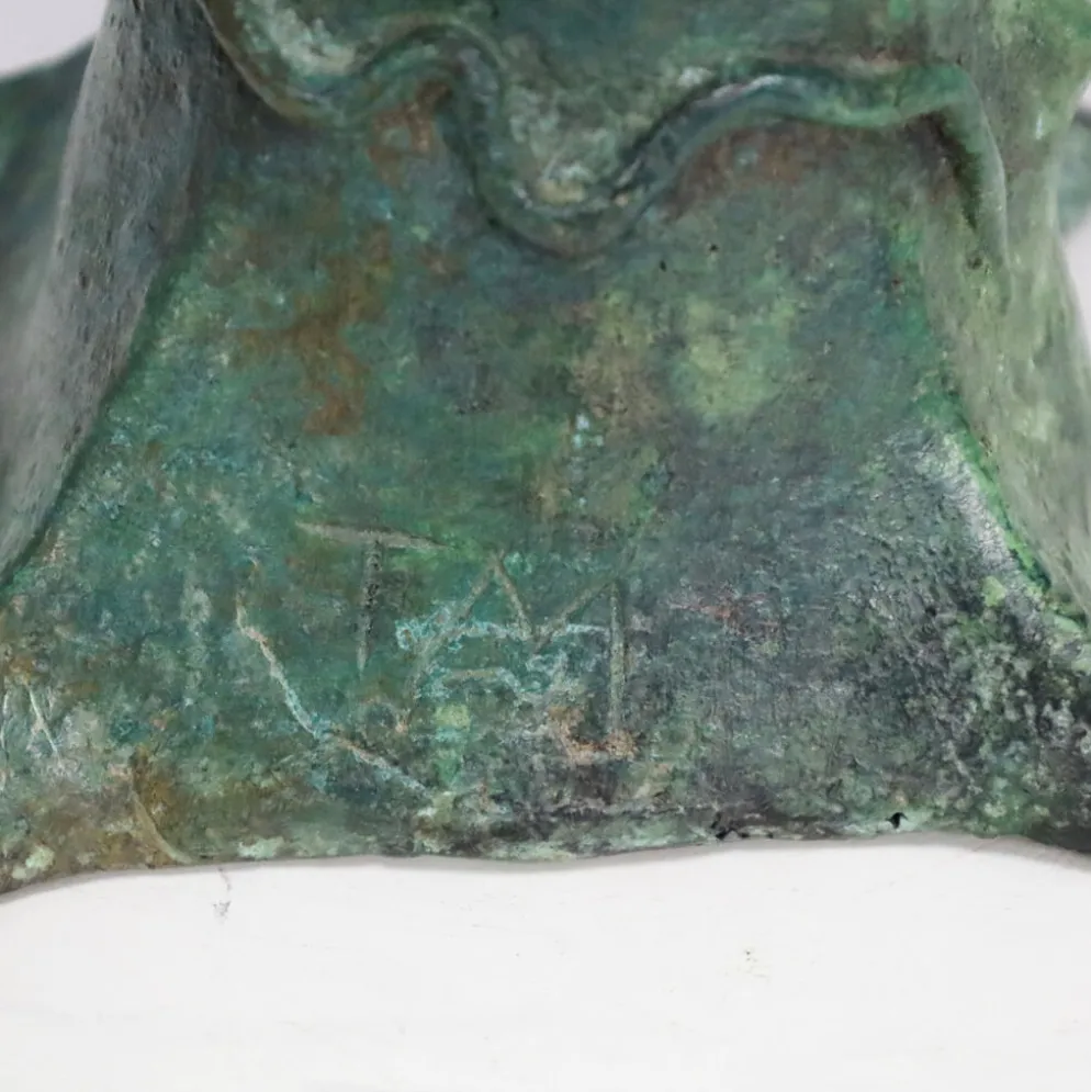 Sculpture en bronze patiné d'un arbre baobab avec des oiseaux, signée TM, années 1980.