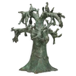 Sculpture en bronze patiné d'un arbre baobab avec des oiseaux, signée TM, années 1980.