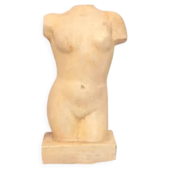 Sculpture en pierre de torse féminin