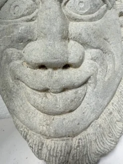 Sculpture en pierre figurant un visage, 1950