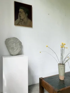 Sculpture en pierre figurant un visage, 1950