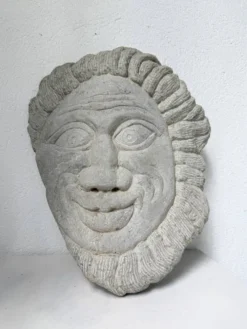 Sculpture en pierre figurant un visage, 1950