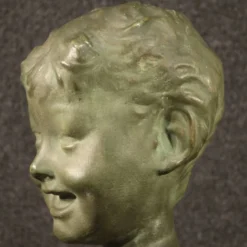 Sculpture en terre cuite d'un buste d'enfant