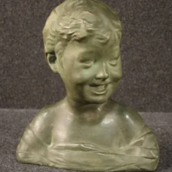 Sculpture en terre cuite d'un buste d'enfant