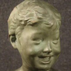 Sculpture en terre cuite d'un buste d'enfant