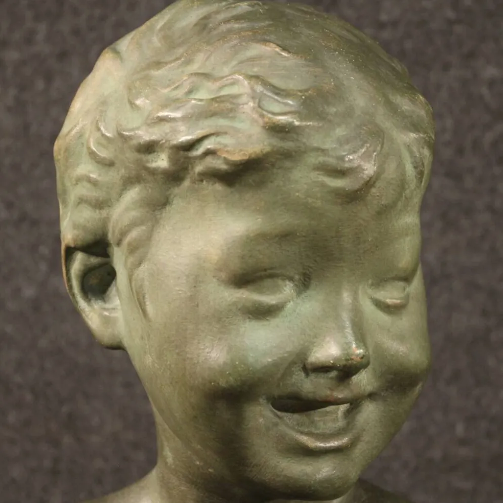 Sculpture en terre cuite d'un buste d'enfant