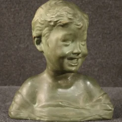 Sculpture en terre cuite d'un buste d'enfant