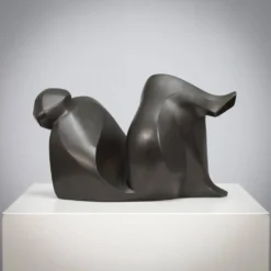 Sculpture féminine abstraite en bronze par Francine Govers, années 1990.