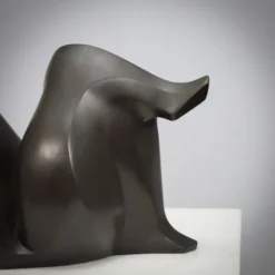 Sculpture féminine abstraite en bronze par Francine Govers, années 1990.