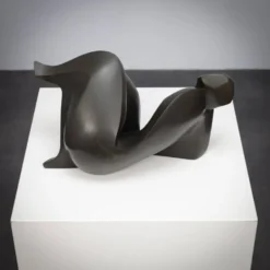 Sculpture féminine abstraite en bronze par Francine Govers, années 1990.