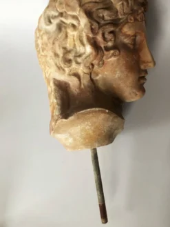 Sculpture, Grande tête creuse d'Apollon, vers 1890, sur socle en bois