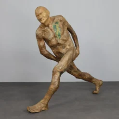 Sculpture grandeur nature « Figure en course » par Karol Broniatowski, 1972