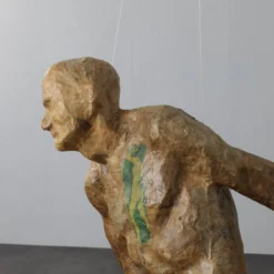 Sculpture grandeur nature « Figure en course » par Karol Broniatowski, 1972