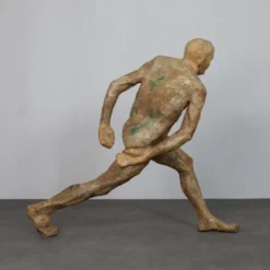 Sculpture grandeur nature « Figure en course » par Karol Broniatowski, 1972