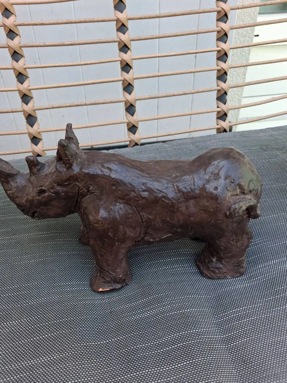 Sculpture hippopotame terre cuite patinée