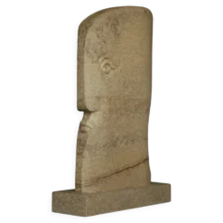 Sculpture monumentale de tête stylisée. Années 1970.