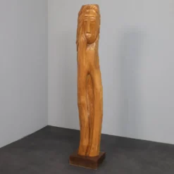 Sculpture monumentale en chêne sculptée à la main, Belgique, années 1970