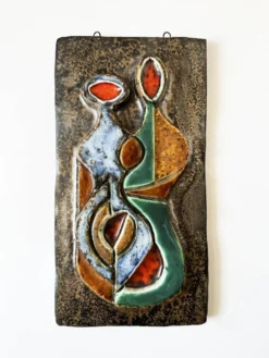 Sculpture murale cubiste en terre cuite émaillée. Allemagne, années 50