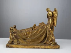 Sculpture Reine et Anges en terre cuite dorée
