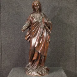 Sculpture religieuse en bois du XIXe siècle représentant la Vierge Marie