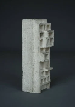 Sculptures abstraites architecturales brutalistes. Années 1960.