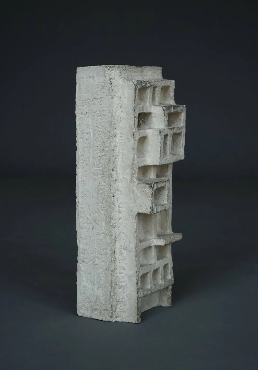 Sculptures abstraites architecturales brutalistes. Années 1960.