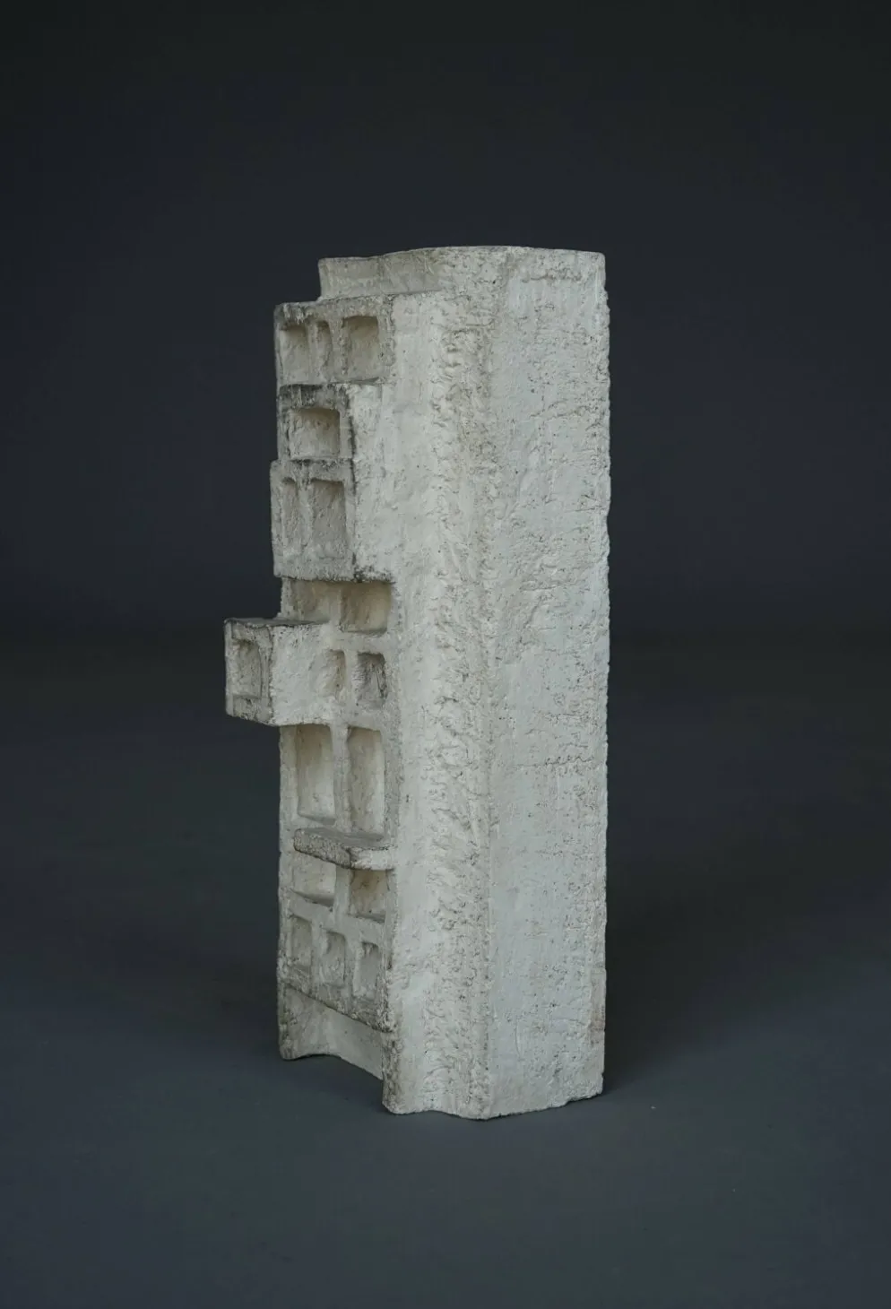 Sculptures abstraites architecturales brutalistes. Années 1960.