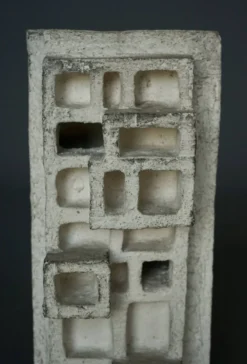 Sculptures abstraites architecturales brutalistes. Années 1960.