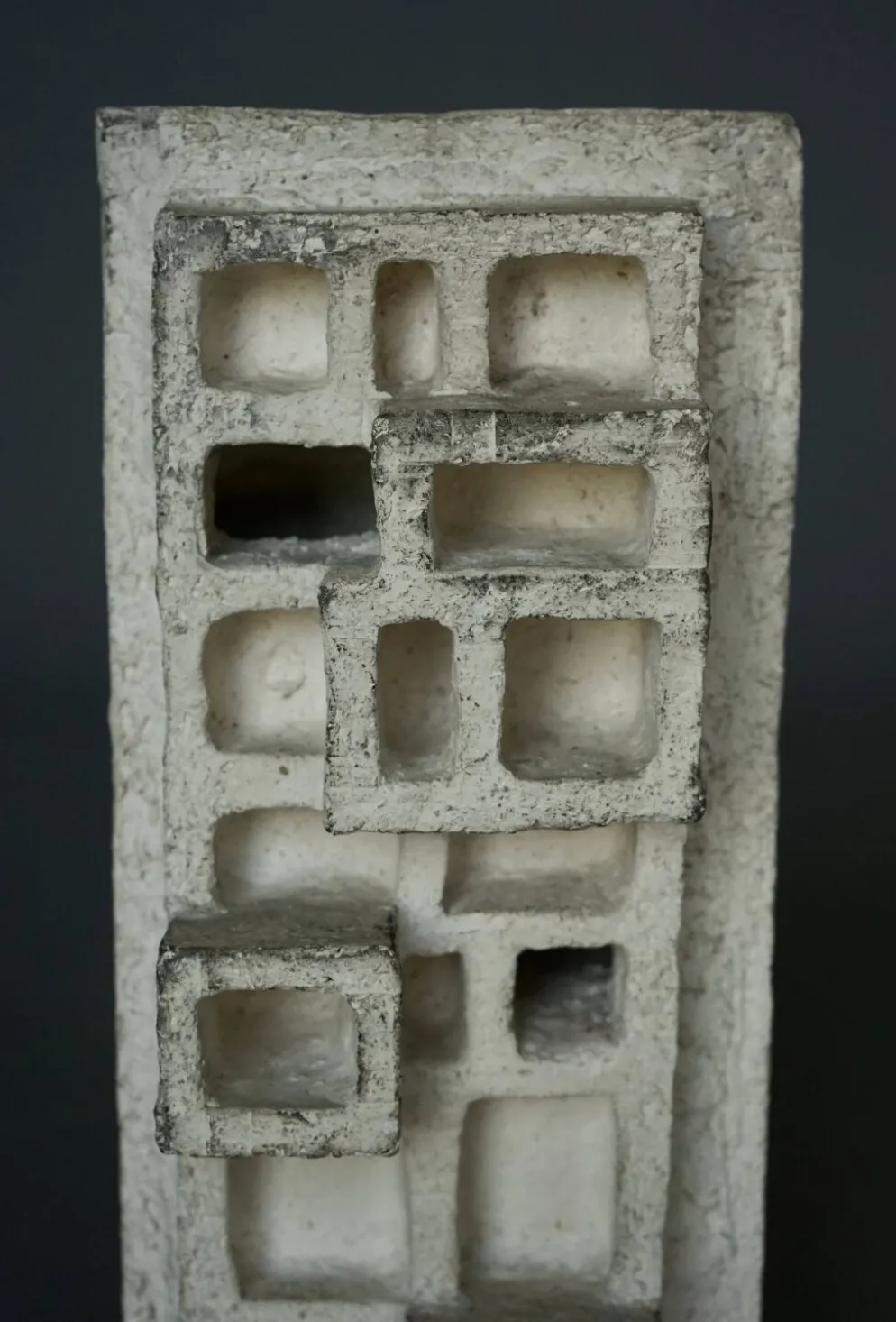 Sculptures abstraites architecturales brutalistes. Années 1960.