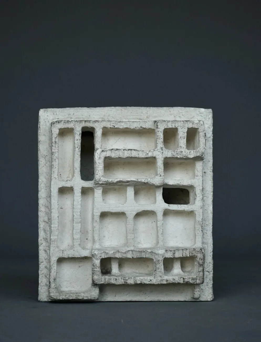 Sculptures abstraites architecturales brutalistes. Années 1960.