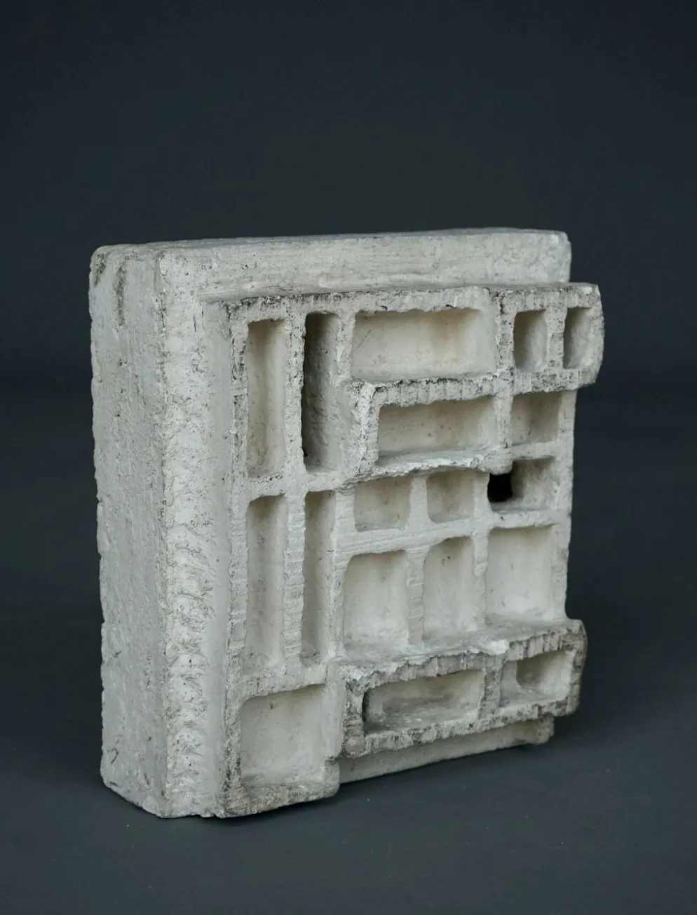 Sculptures abstraites architecturales brutalistes. Années 1960.