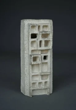 Sculptures abstraites architecturales brutalistes. Années 1960.
